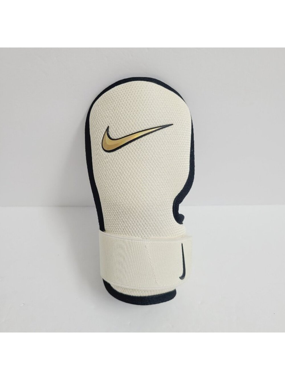 Nike Diamond Batters Right Hand Guard P.100.9105.119.OS Size One Size Fits Most